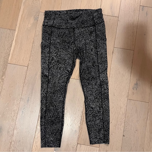 Lululemon Fast and Free Black and White Legging | Women Size 10 - Picture 1 of 4